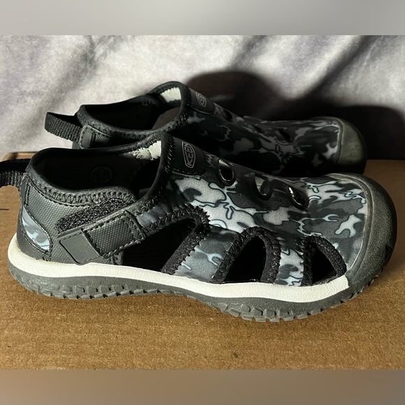 keen sandals size 13Y - Picture 2 of 4